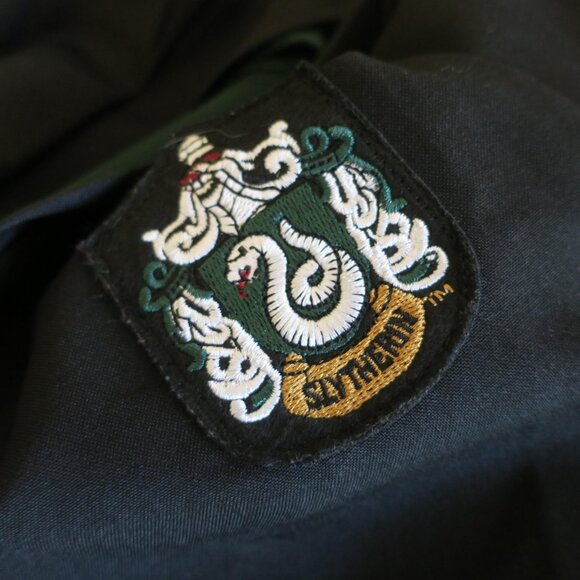 Universal Studios Wizarding World of Harry Potter SLYTHERIN Robe Cloak Adult XS - Picture 2 of 4
